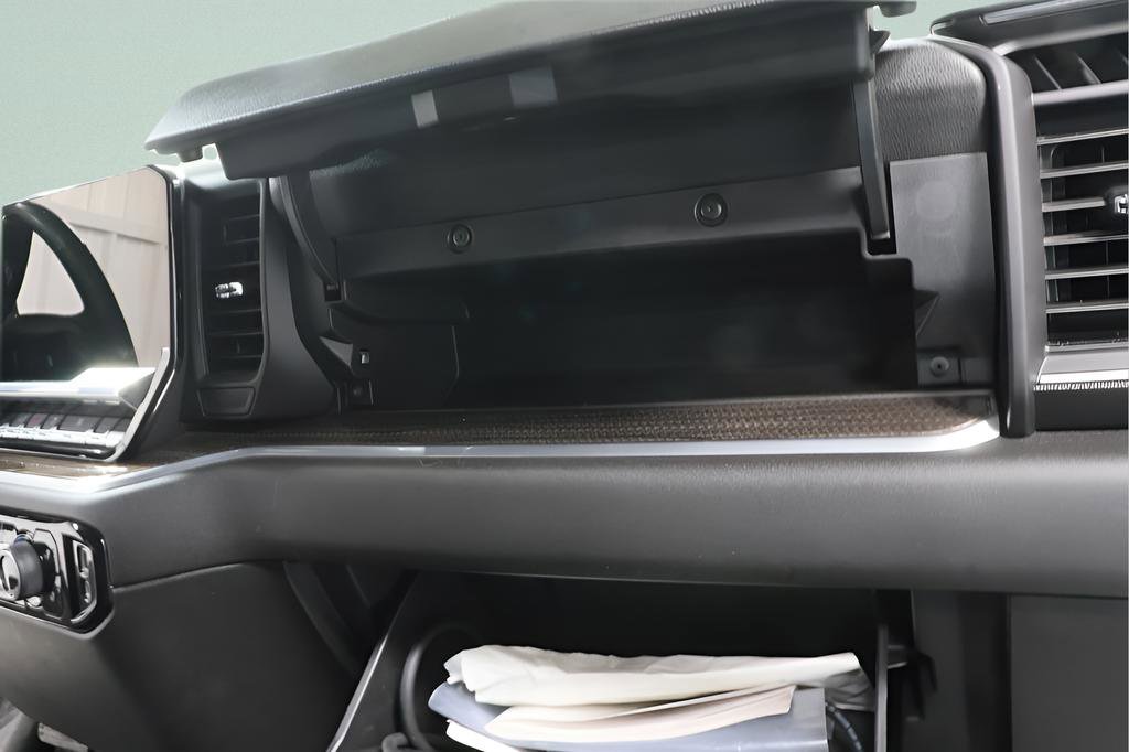 Used 2025 Chevrolet Silverado 2500 LT w/ Convenience Package image 28