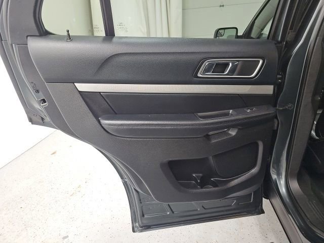 Used 2016 Ford Explorer XLT w/ Equipment Group 202A image 26