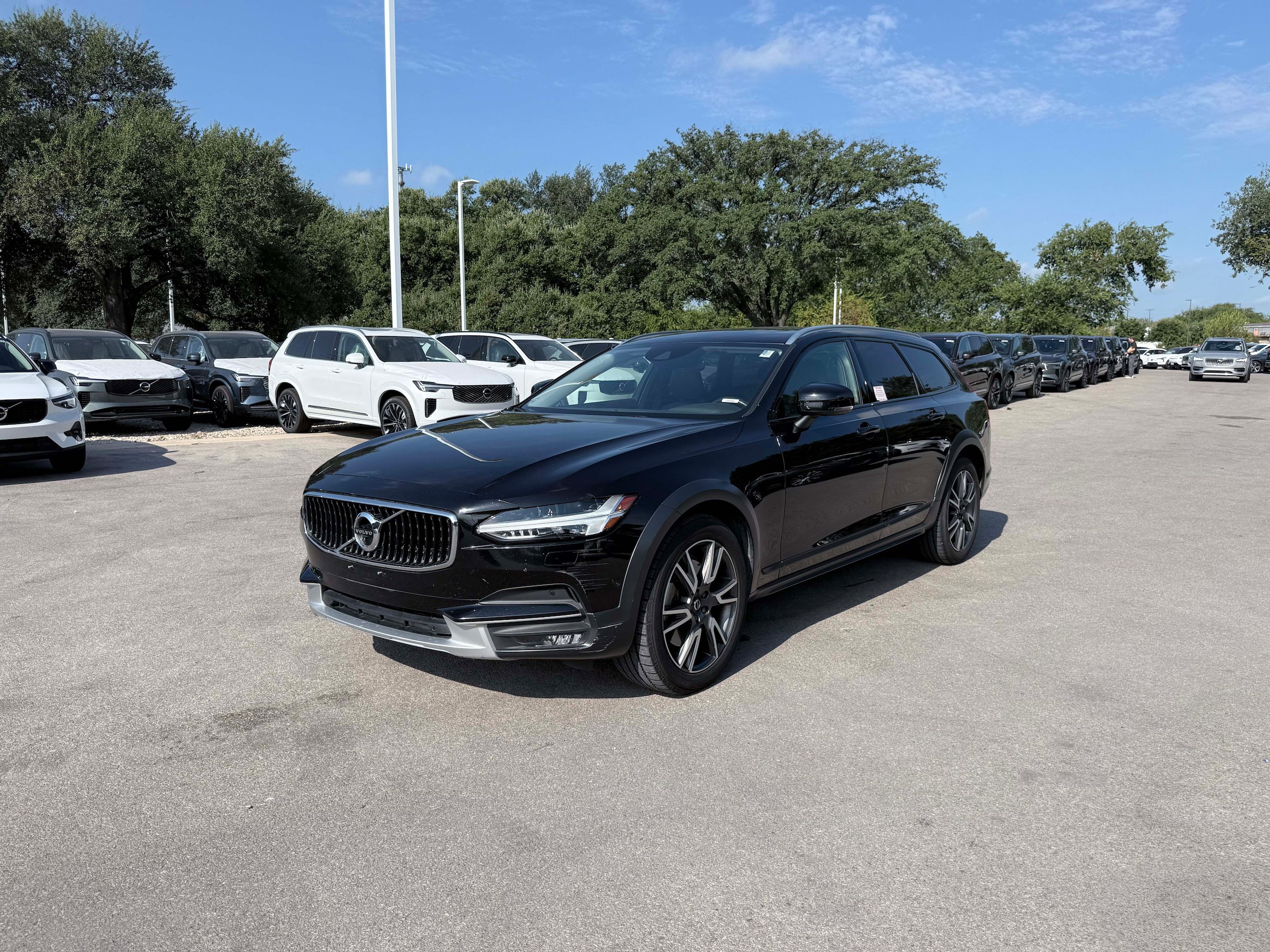 Used 2018 Volvo V90 T6 Cross Country w/ Convenience Package AWD/4WD image 2