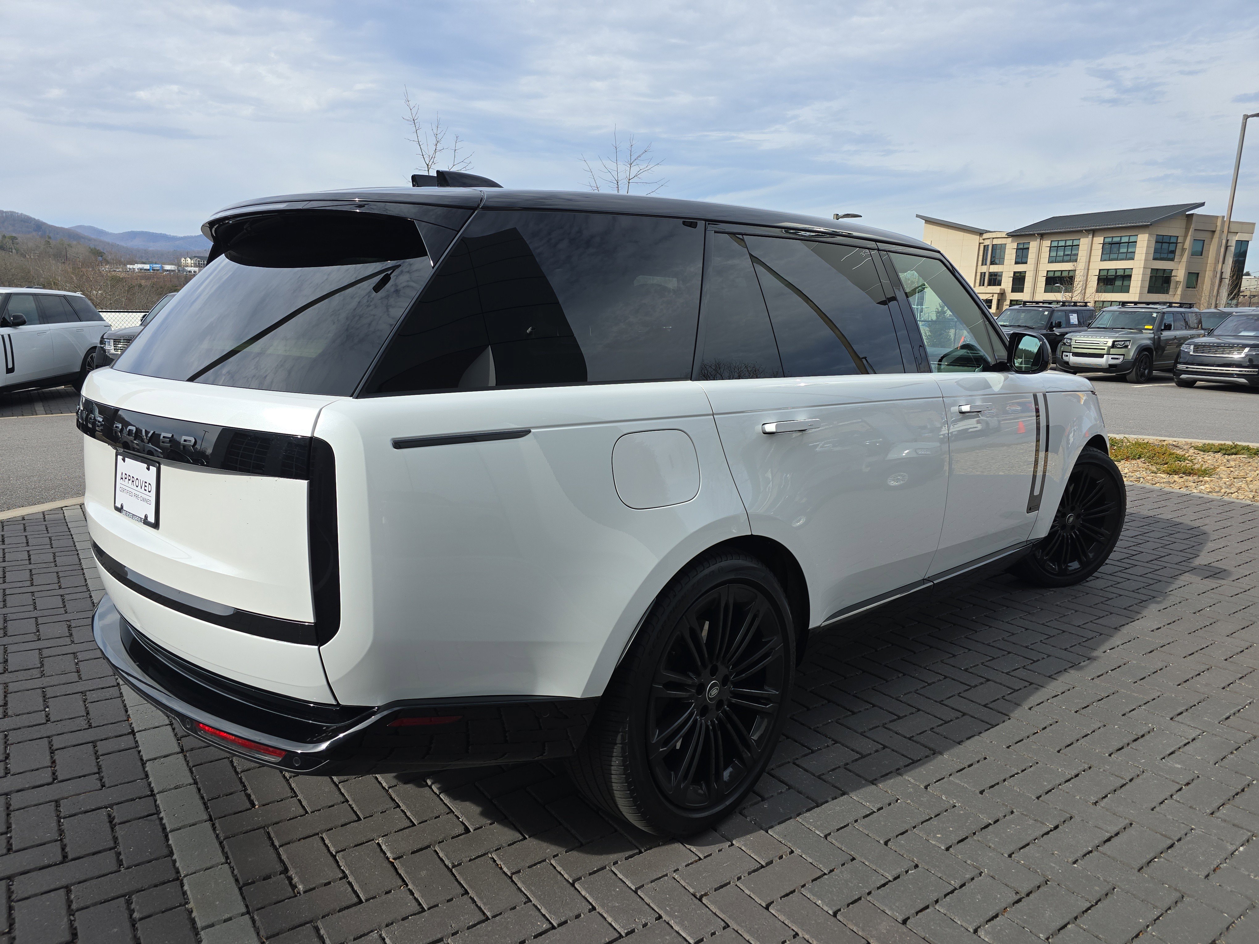 Certified 2024 Land Rover Range Rover Long Wheelbase Autobiography image 5