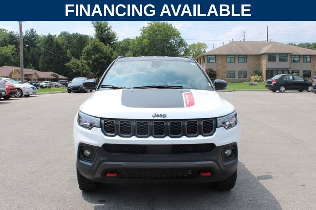 Used 2025 Jeep Compass Trailhawk w/ Trailhawk Convenience Group AWD/4WD image 3