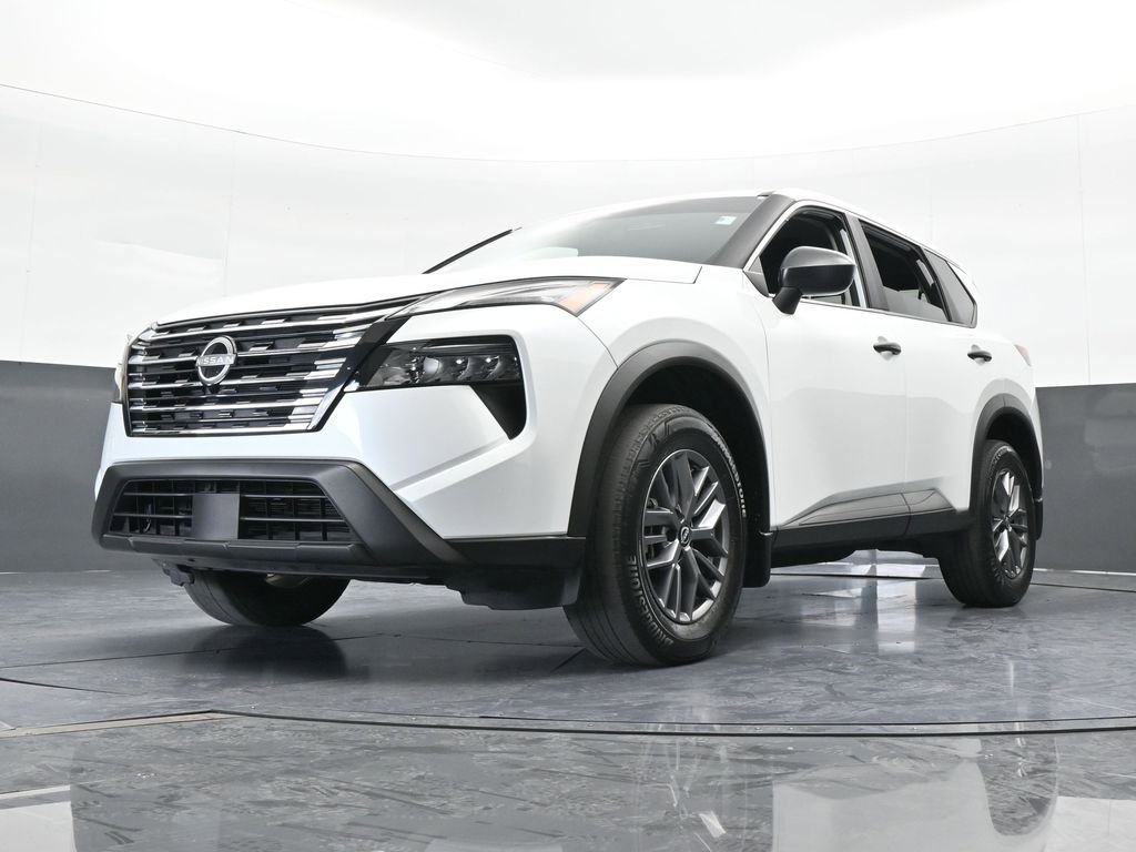 Used 2024 Nissan Rogue S image 49