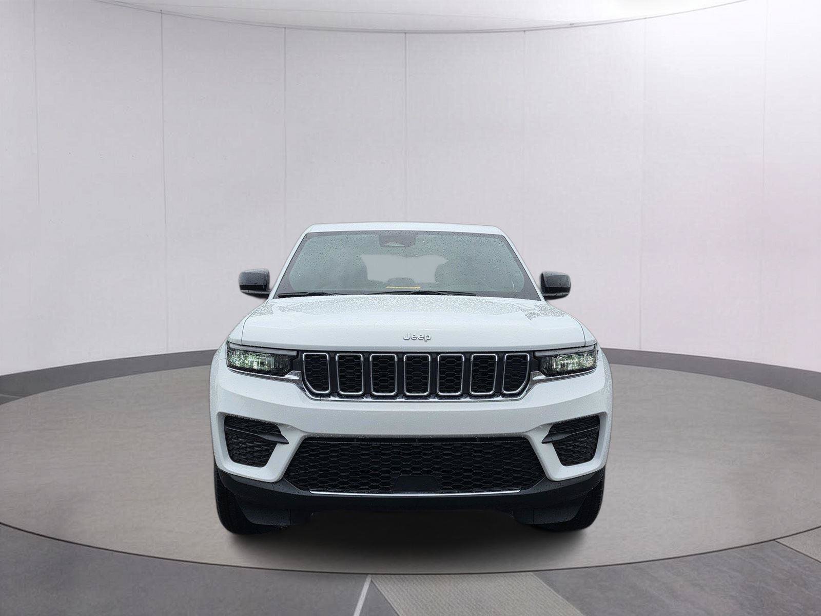 Certified 2025 Jeep Grand Cherokee Laredo X w/ Luxury Tech Group I AWD/4WD image 2