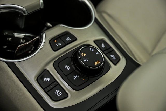 Used 2019 GMC Terrain Denali w/ Advanced Safety Package image 27