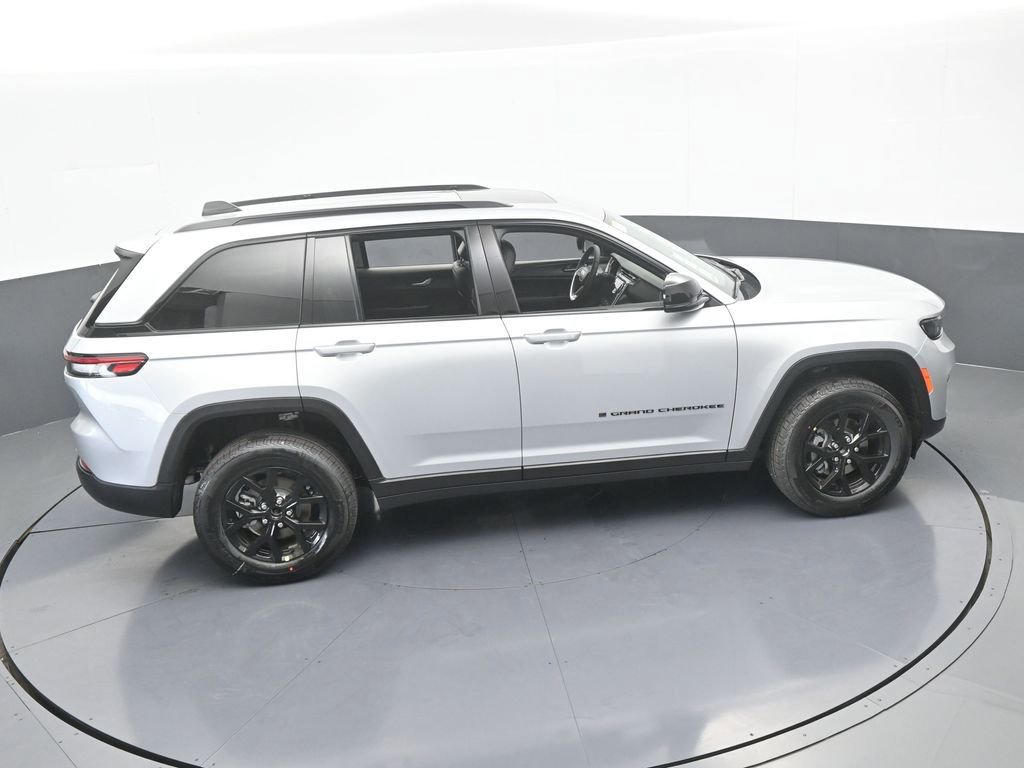 New 2025 Jeep Grand Cherokee Altitude image 47