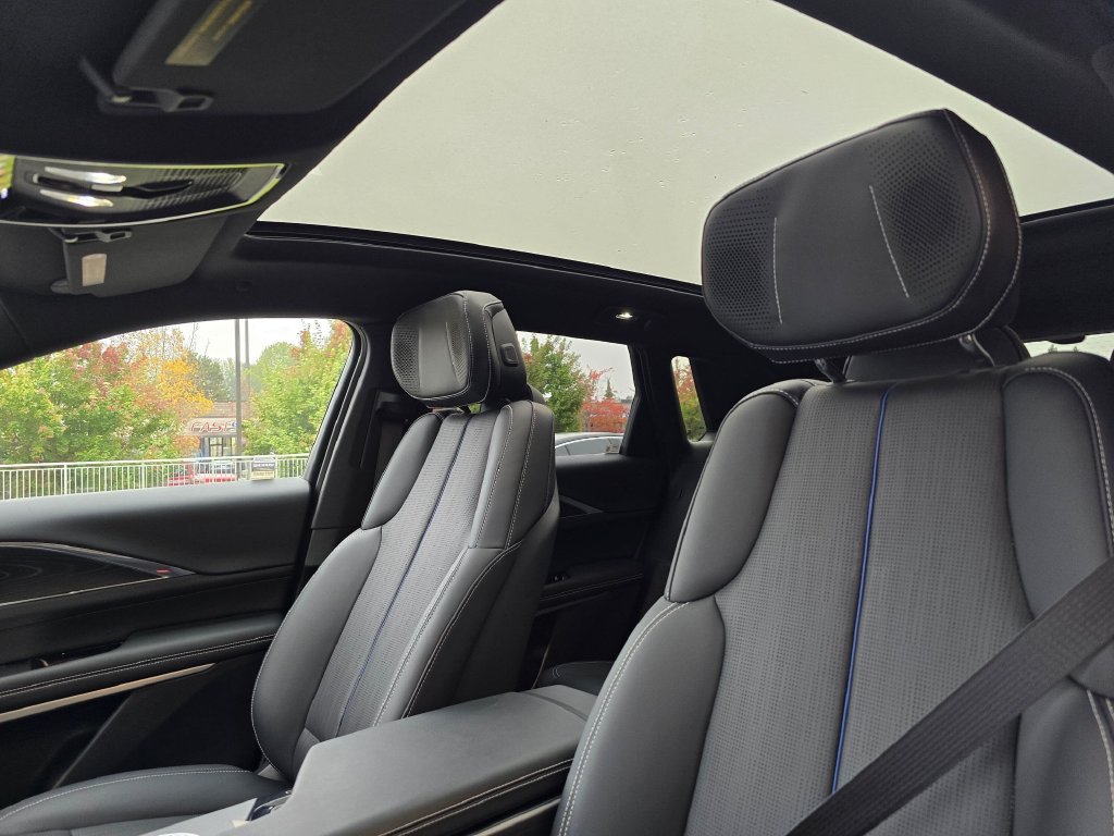 Certified 2024 Cadillac Lyriq Luxury AWD/4WD image 21
