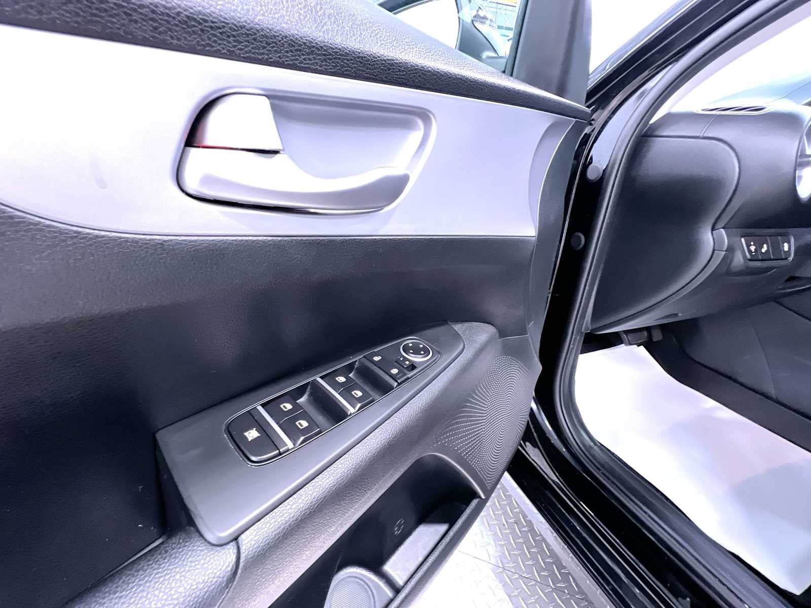 Used 2024 Kia Forte LXS w/ LXS Technology Package FWD image 12