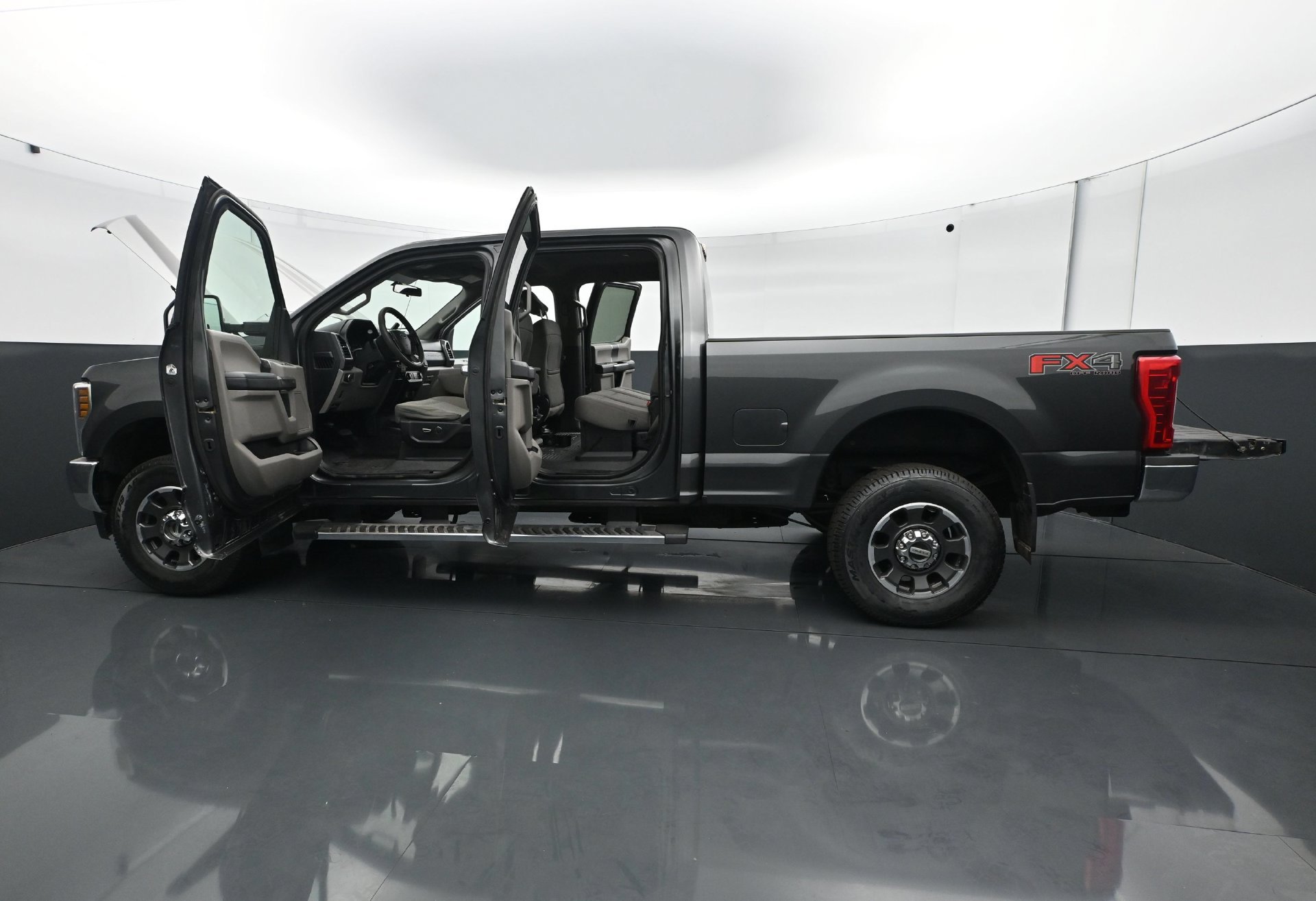 Used 2019 Ford F250 XLT w/ XLT Premium Package AWD/4WD image 31