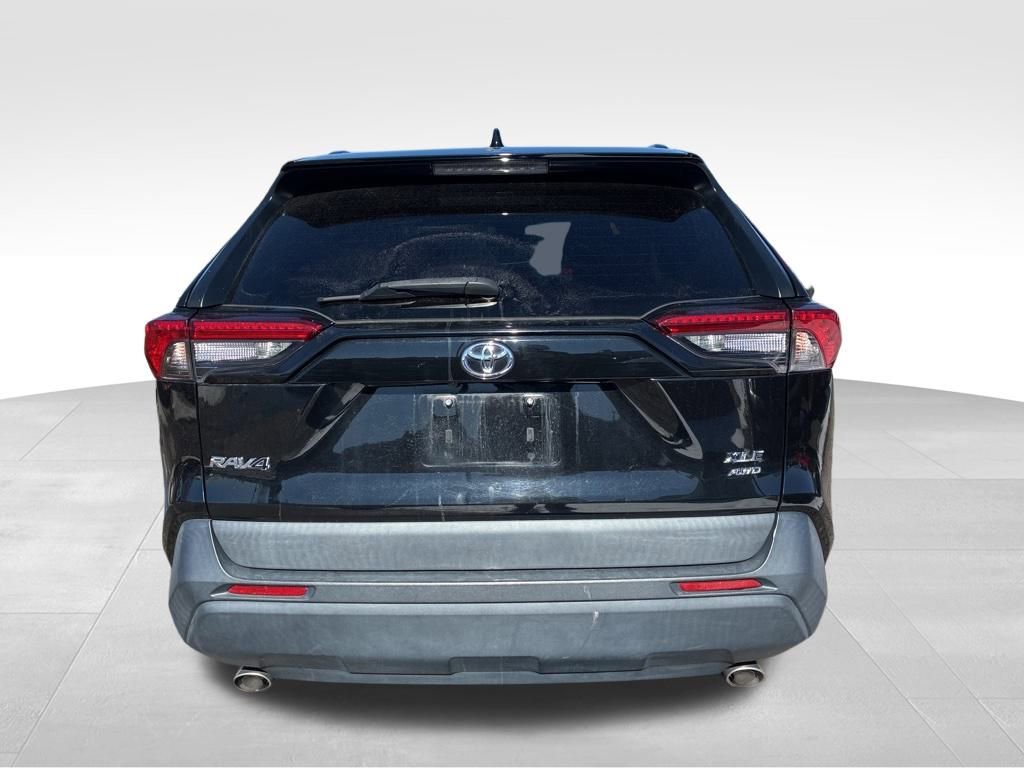 Used 2021 Toyota RAV4 XLE image 4
