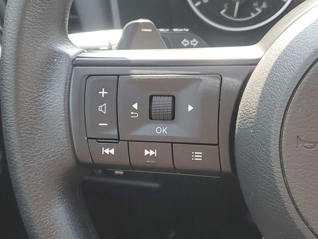 Used 2024 Nissan Rogue SV image 16