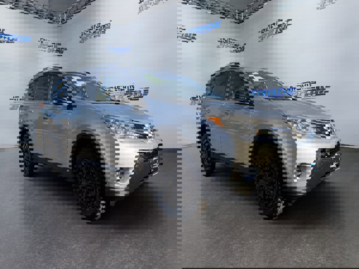 Used 2015 Toyota RAV4 LE image 3