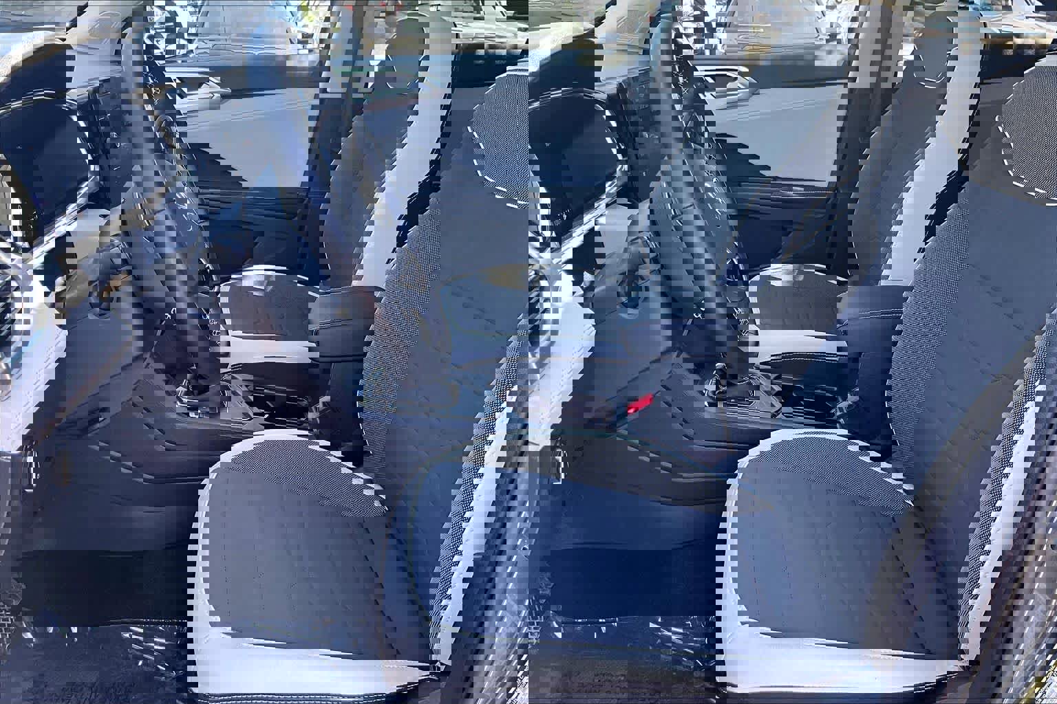 Used 2025 Volkswagen Taos SE w/ Black Wheel Package FWD image 9