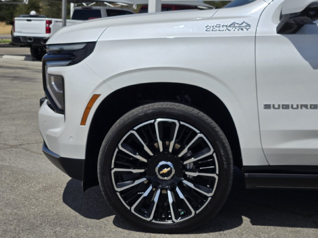 Certified 2025 Chevrolet Suburban High Country AWD/4WD image 8
