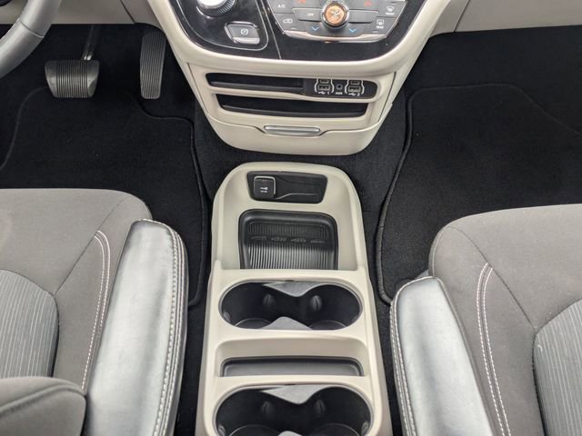 Used 2023 Chrysler Voyager LX image 19