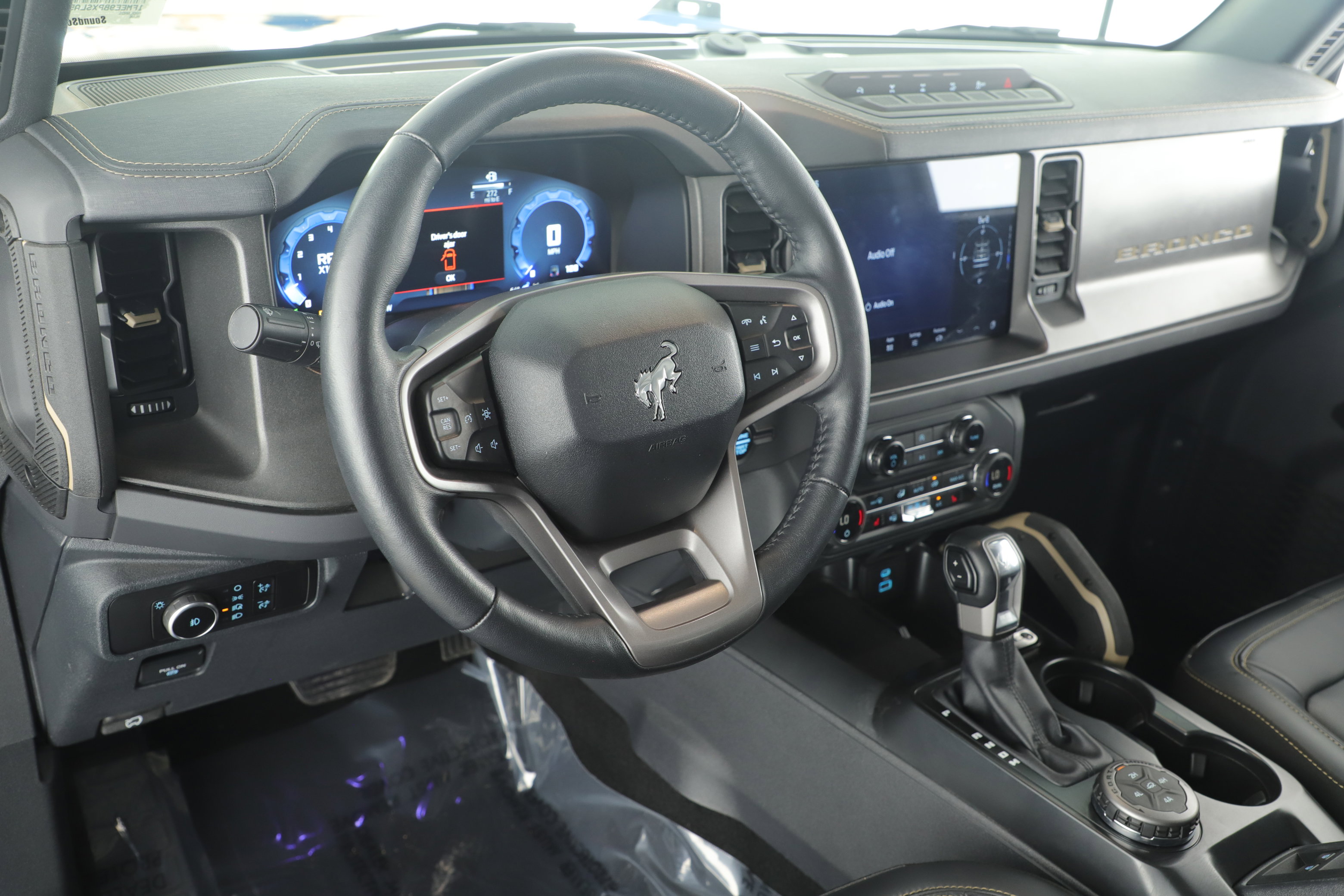 Used 2025 Ford Bronco Badlands image 11