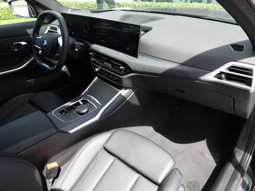 Used 2025 BMW 330i Sedan w/ Premium Package RWD image 22