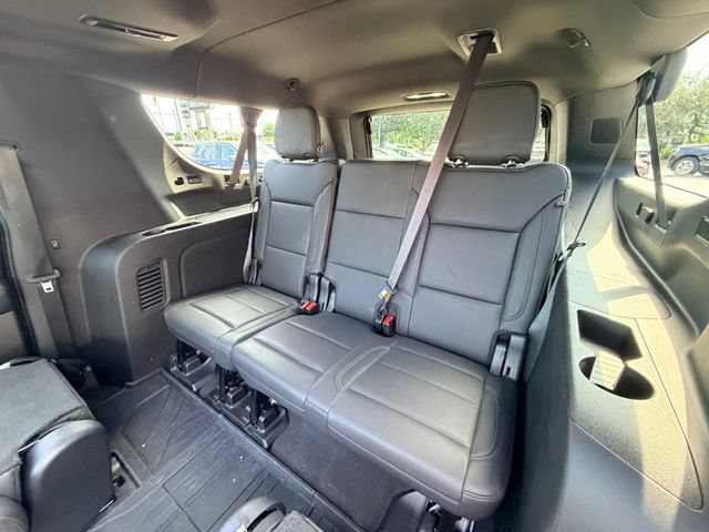 Used 2022 Chevrolet Suburban LT w/ Luxury Package AWD/4WD image 16