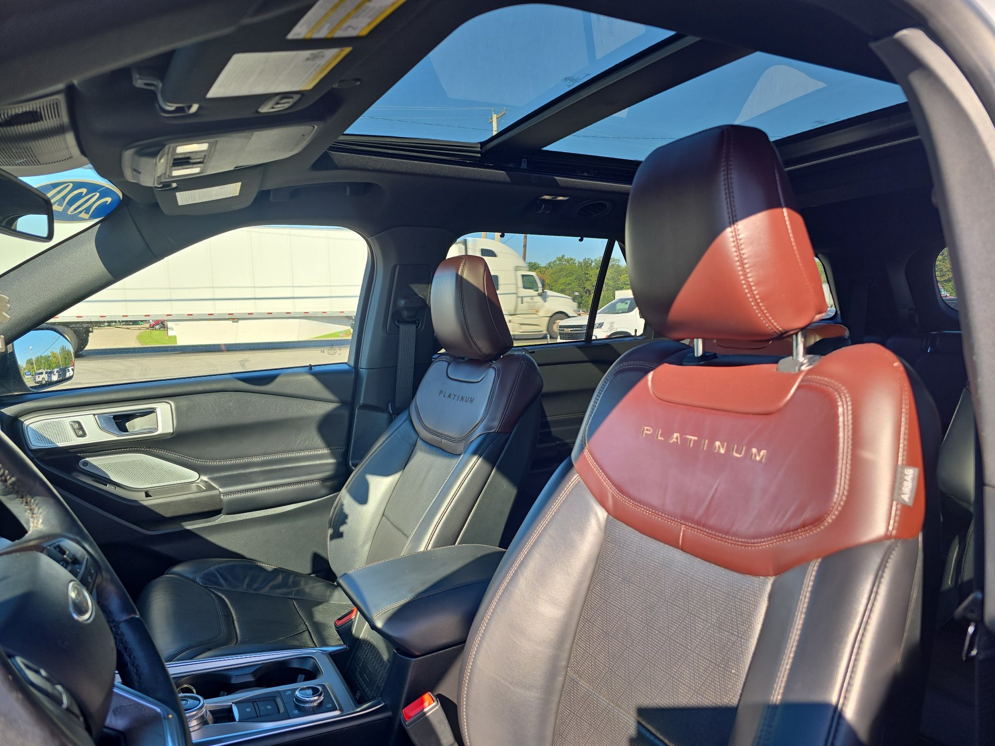 Used 2020 Ford Explorer Platinum w/ Premium Technology Package AWD/4WD image 13