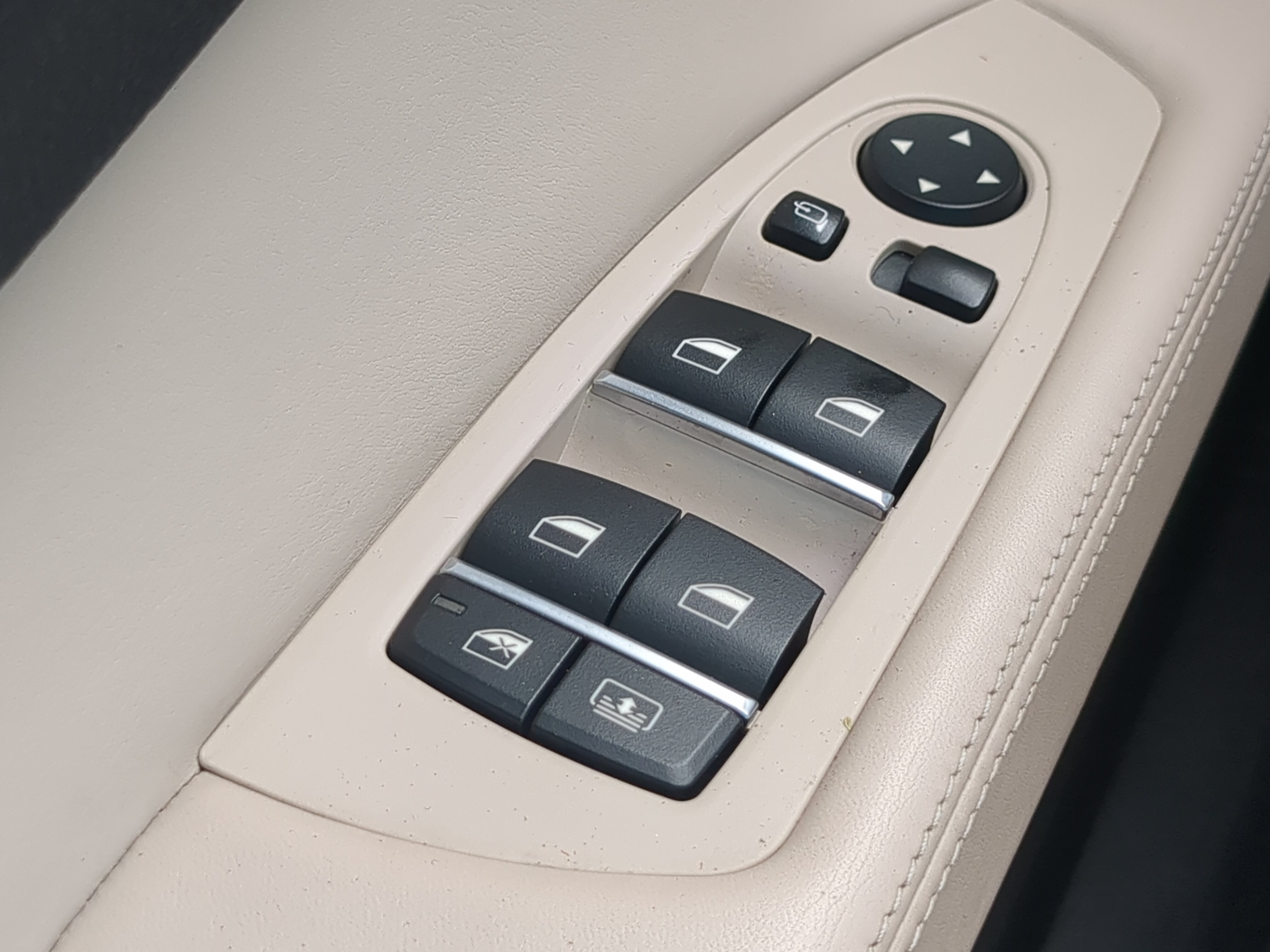 Used 2011 BMW 750Li RWD image 22