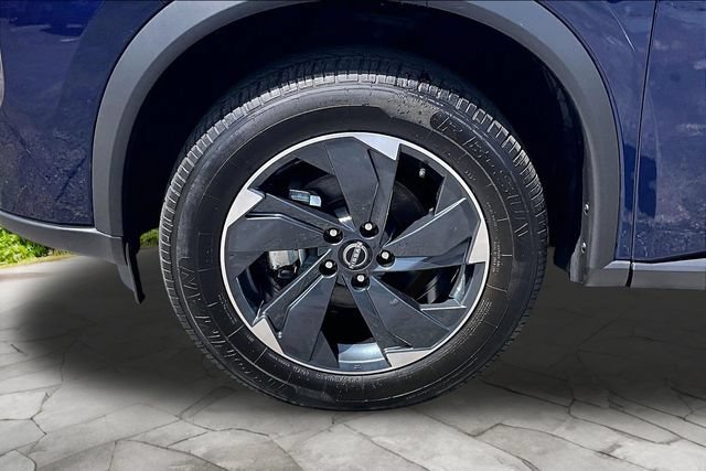 Used 2024 Nissan Rogue SV AWD/4WD image 8