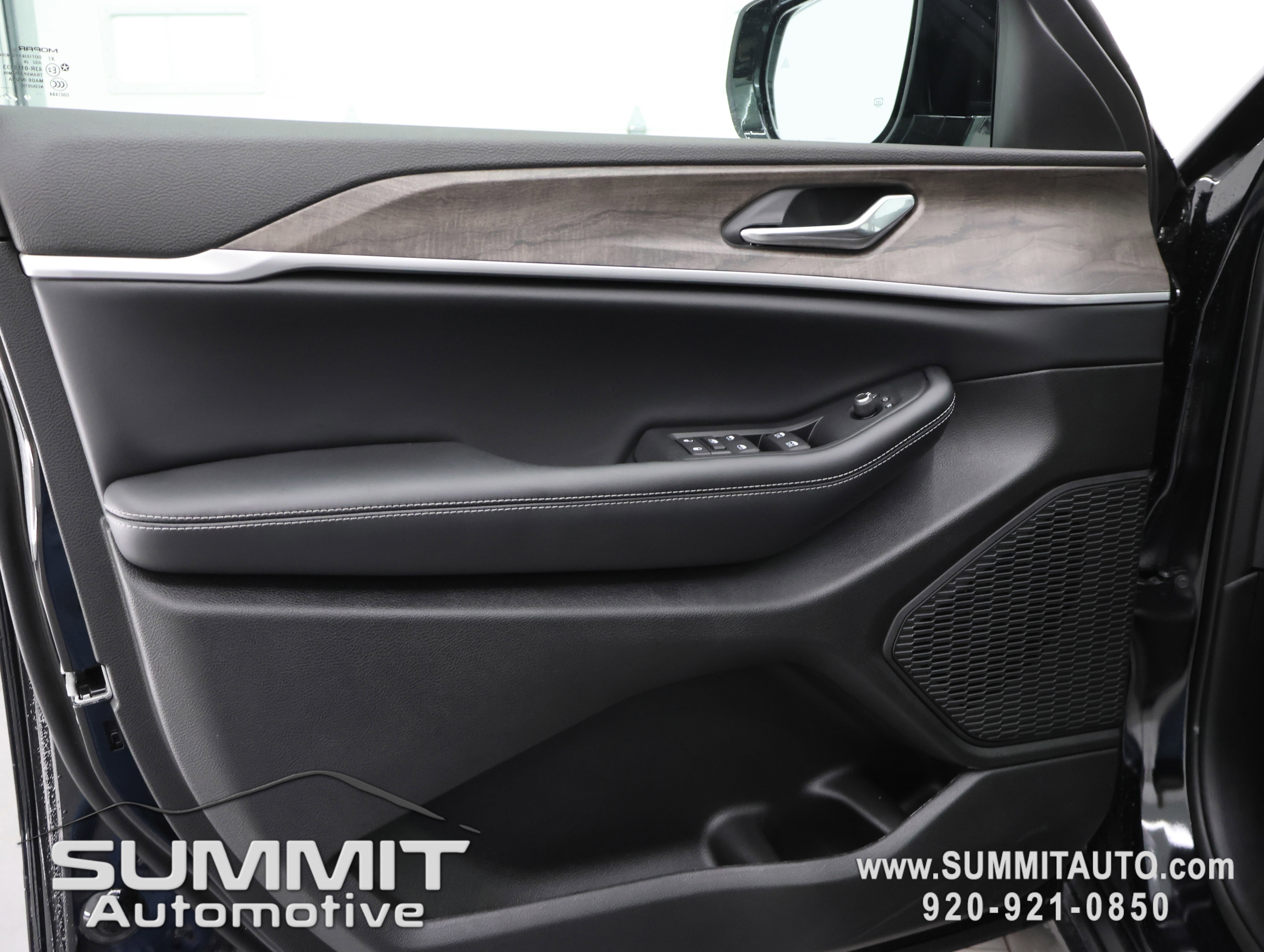 New 2026 Jeep Grand Cherokee Altitude AWD/4WD image 43