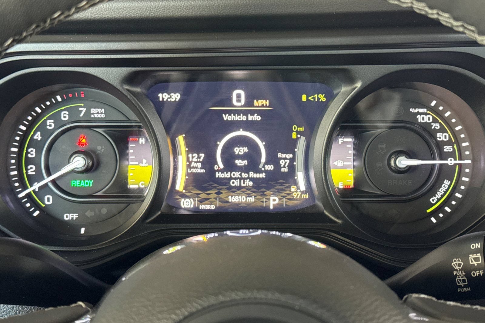 Used 2025 Jeep Wrangler Unlimited Sahara AWD/4WD image 24