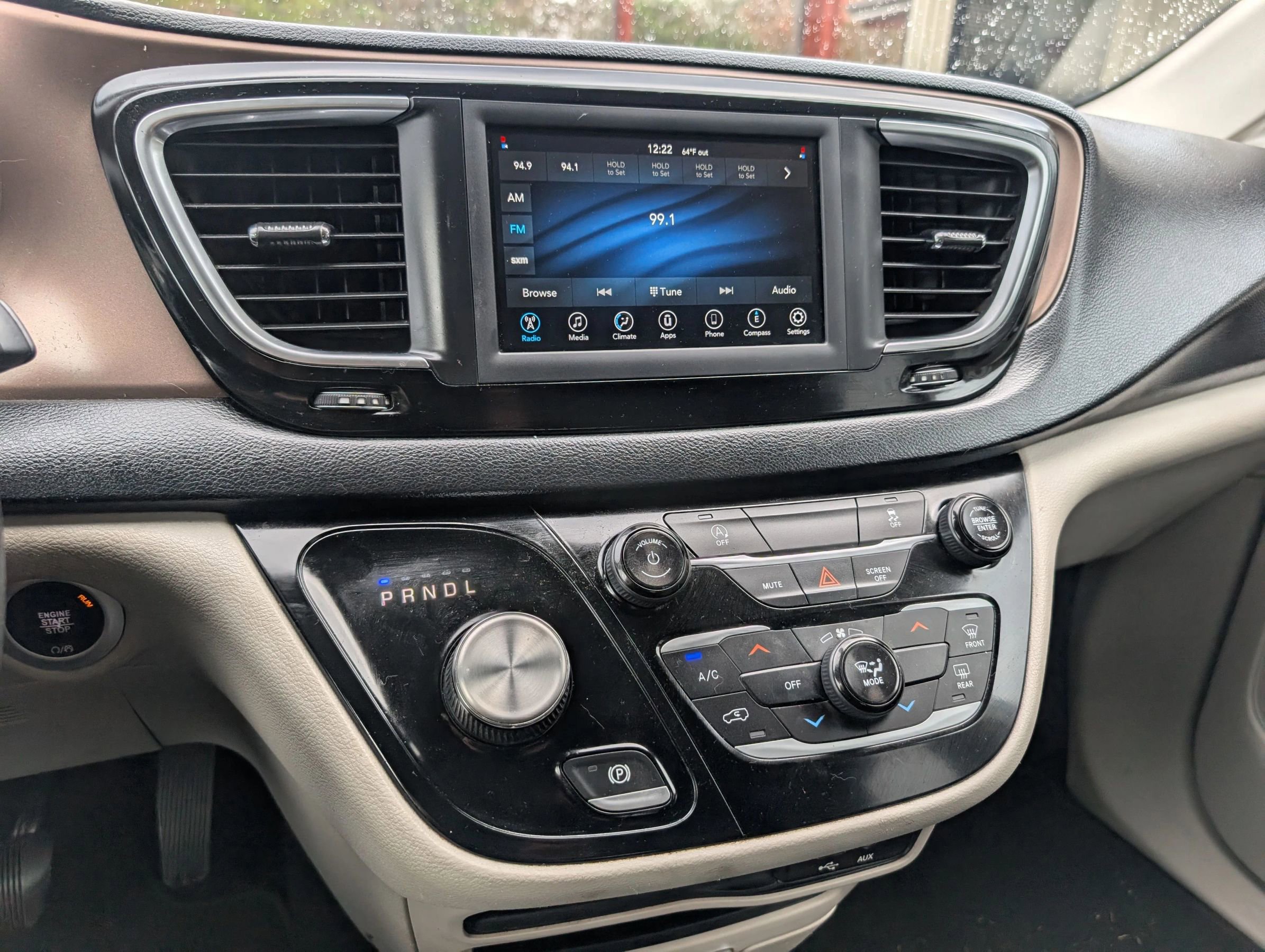 Used 2020 Chrysler Voyager Lxi image 9