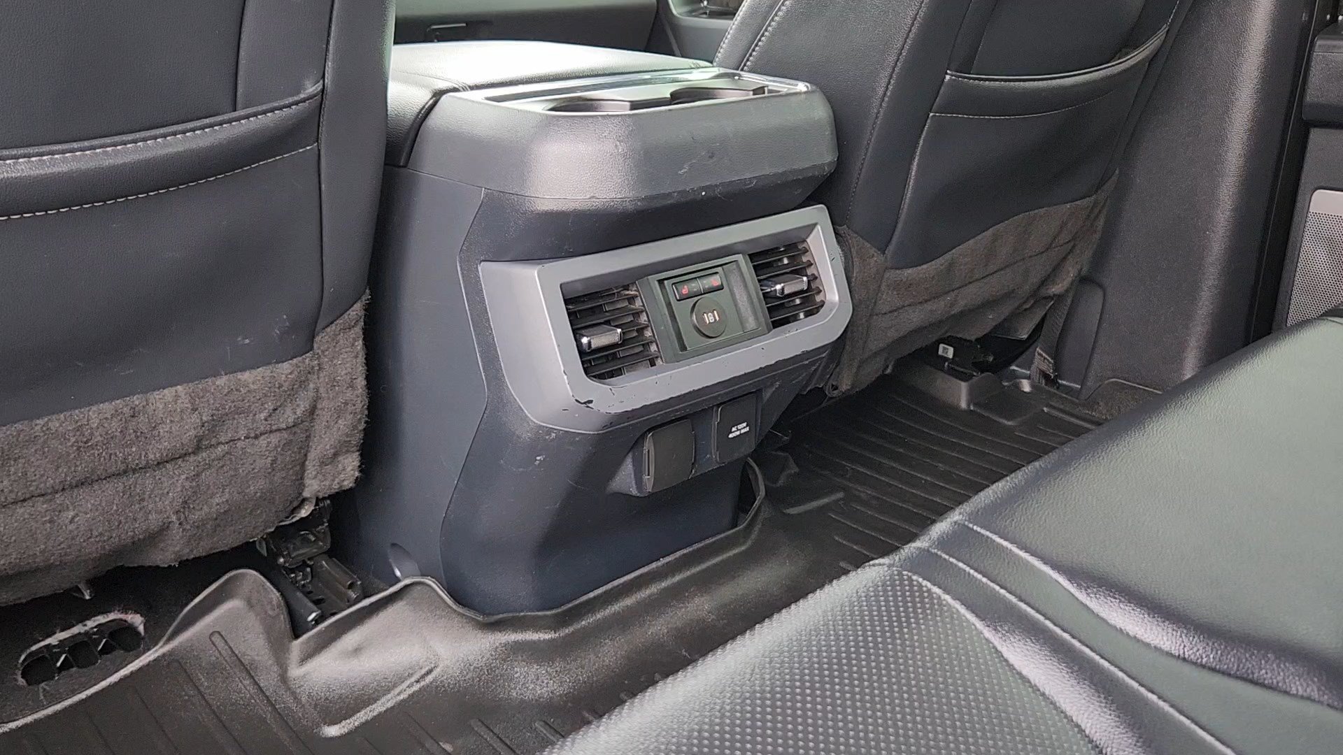 Used 2024 Ford F350 Lariat w/ Lariat Ultimate Package AWD/4WD image 16