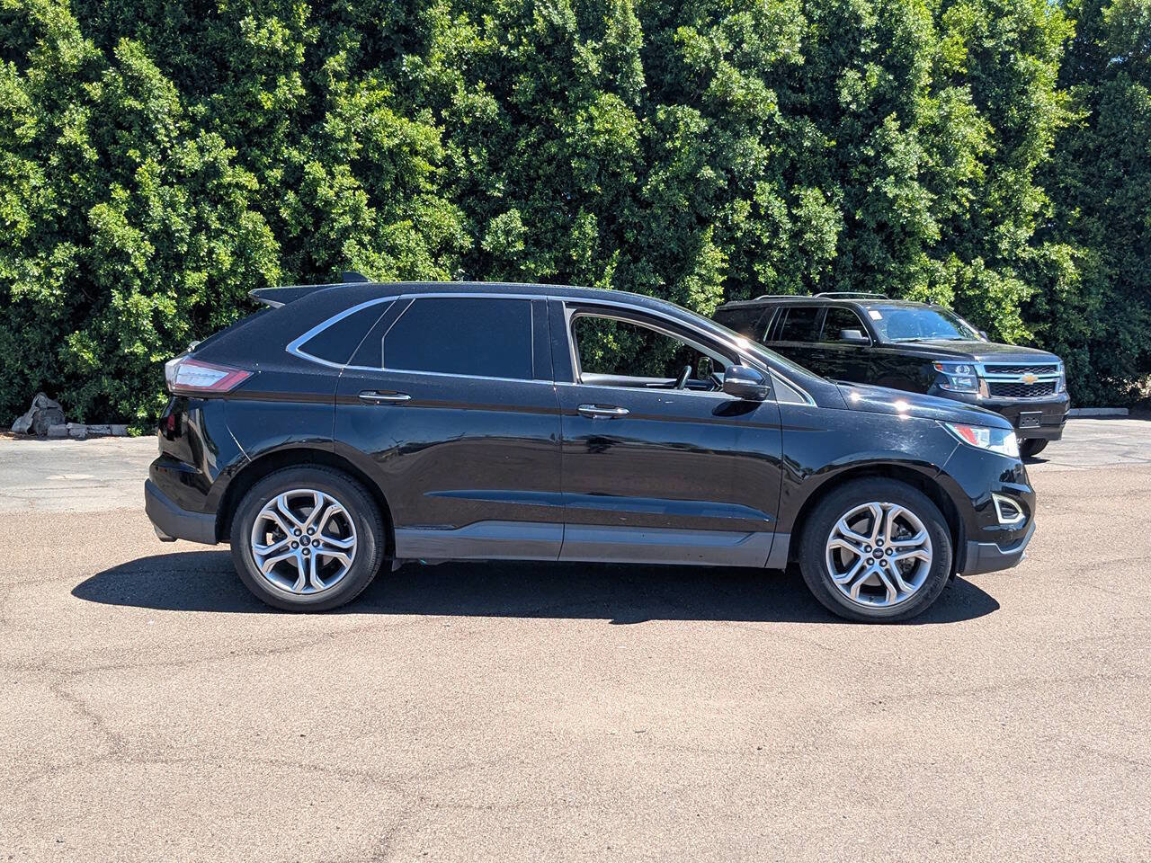 Used 2016 Ford Edge Titanium image 3