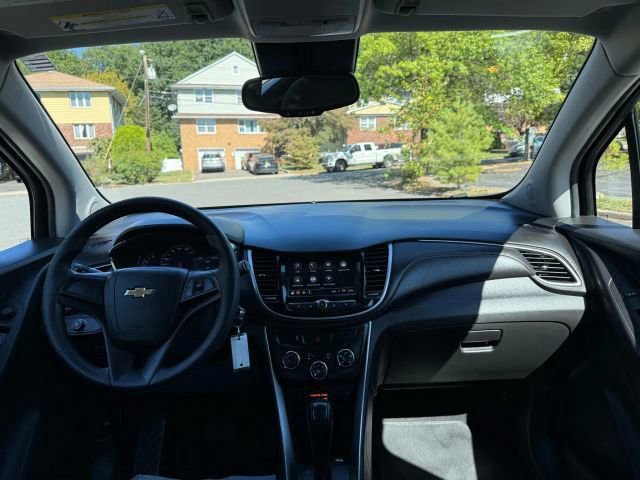 Used 2018 Chevrolet Trax LS image 24
