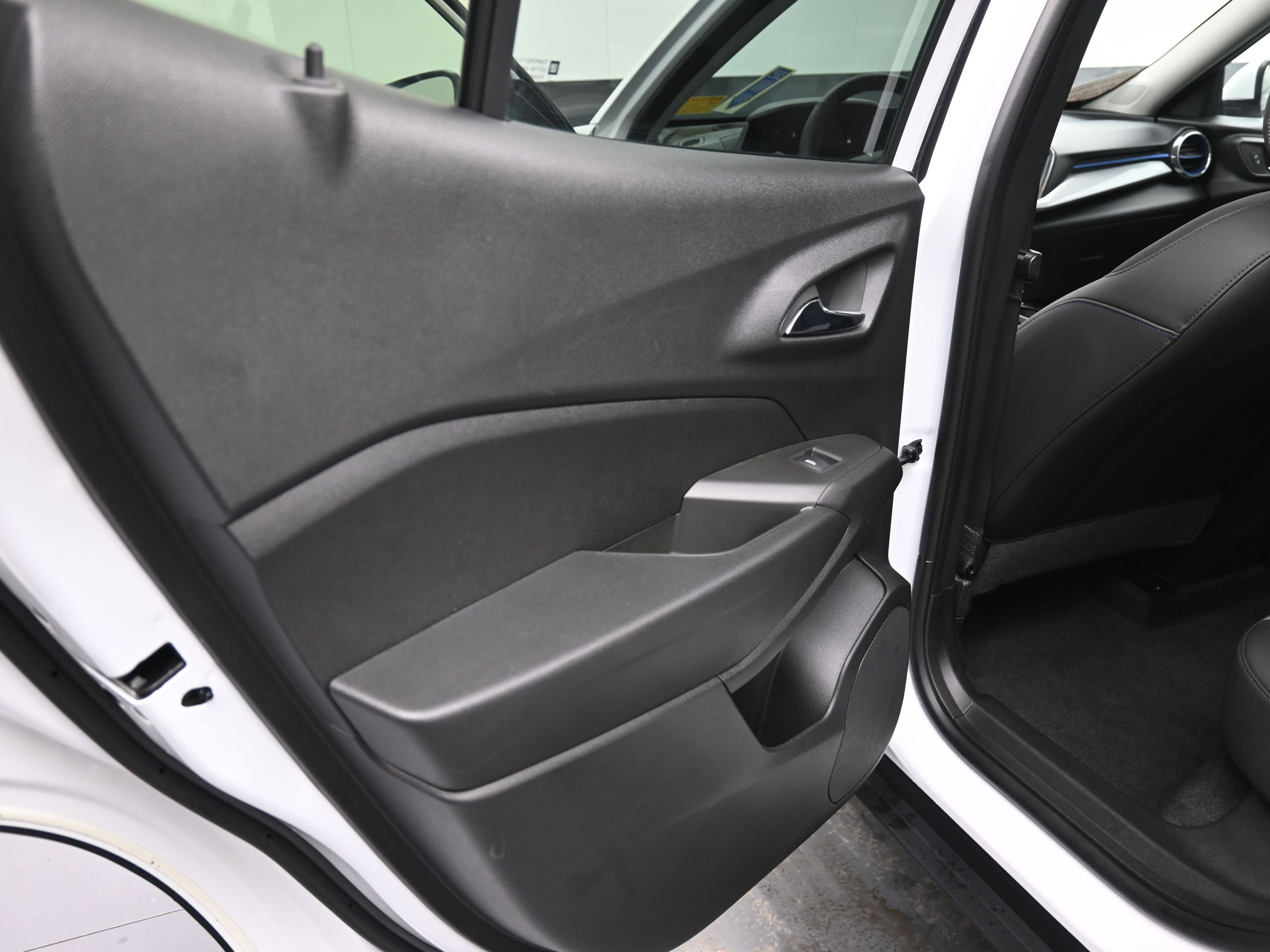 Used 2024 Chevrolet Trax LT w/ Driver Confidence Package image 19