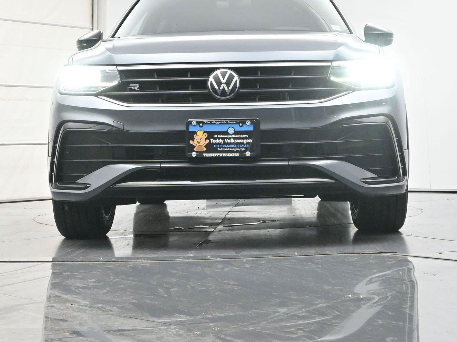 Certified 2023 Volkswagen Tiguan SE R-Line AWD/4WD image 29