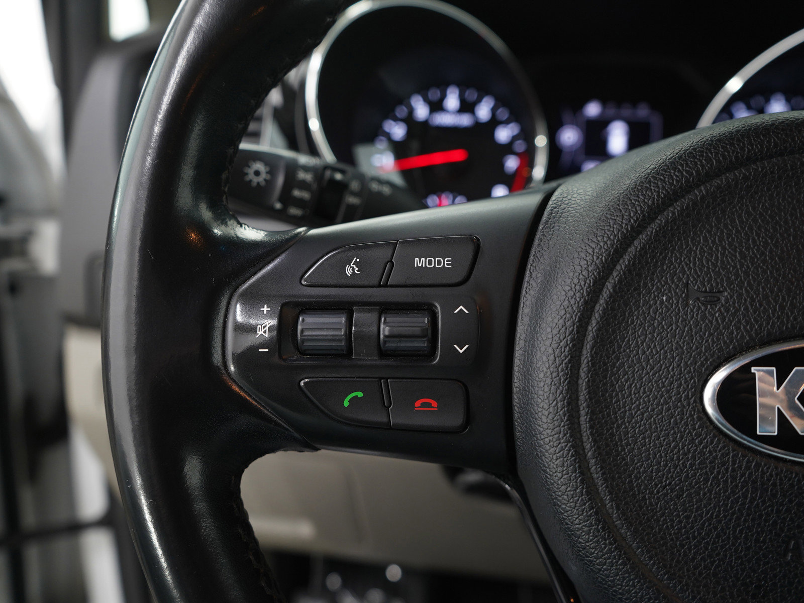 Used 2018 Kia Sedona EX image 29