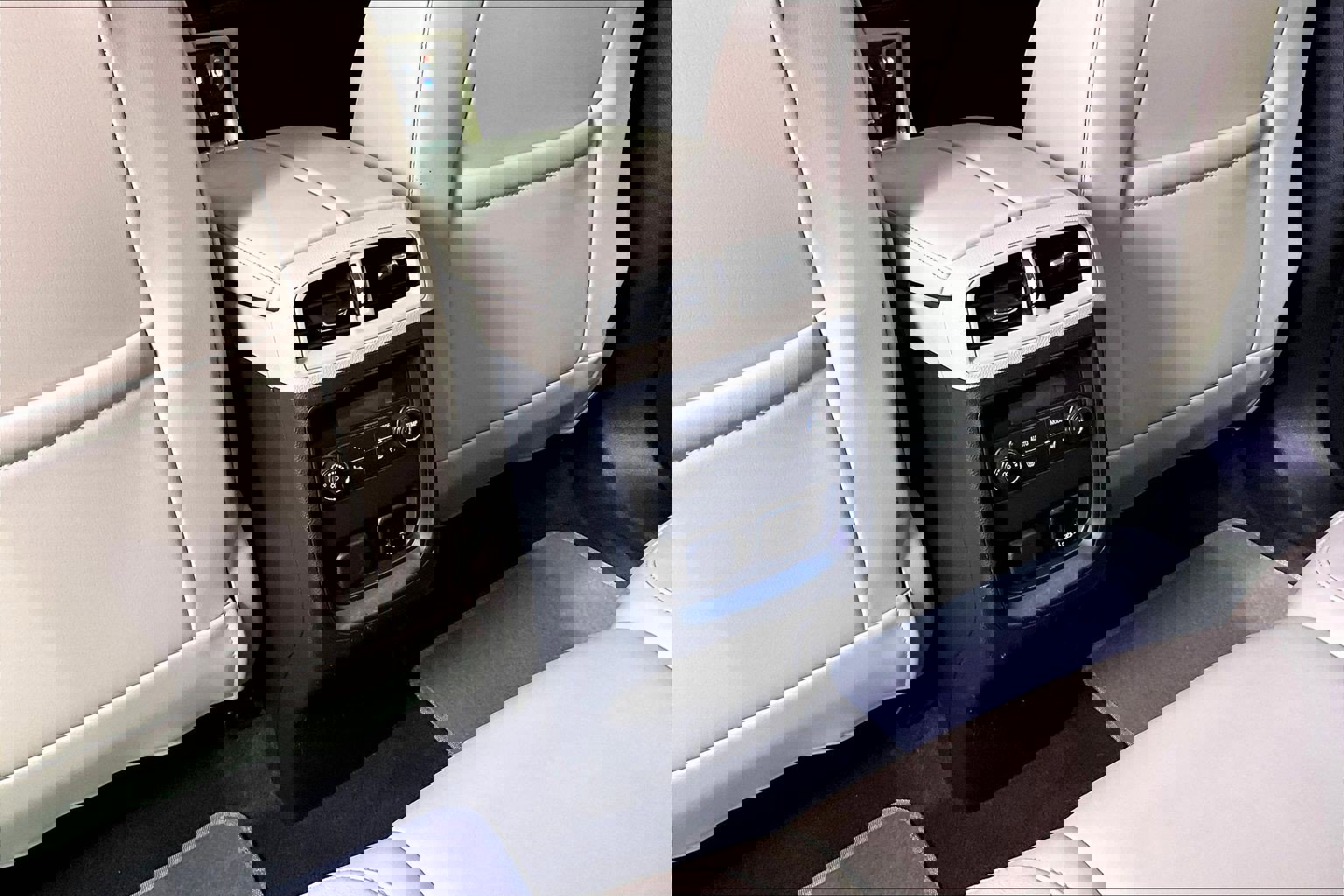 Used 2017 Buick Envision Essence image 10