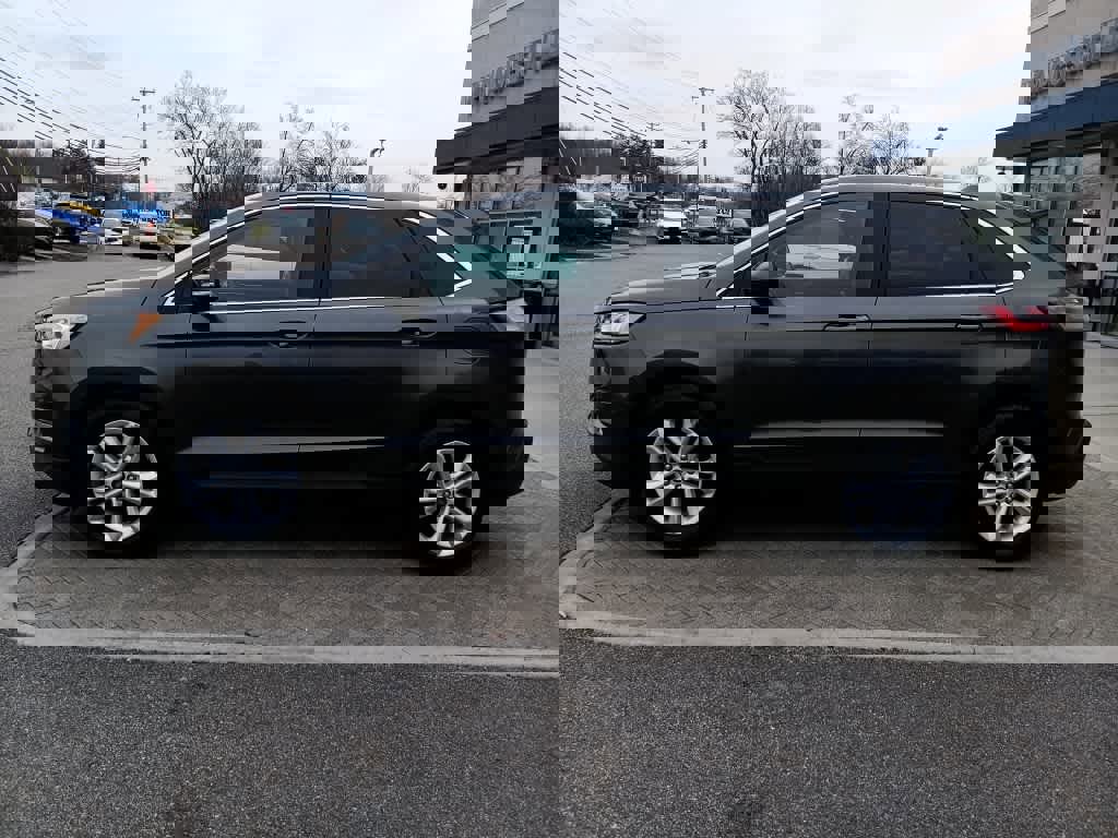 Used 2020 Ford Edge SEL w/ Cold Weather Package image 3