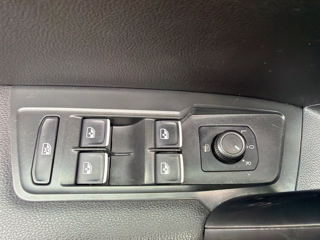 Used 2018 Volkswagen Tiguan SEL AWD/4WD image 42