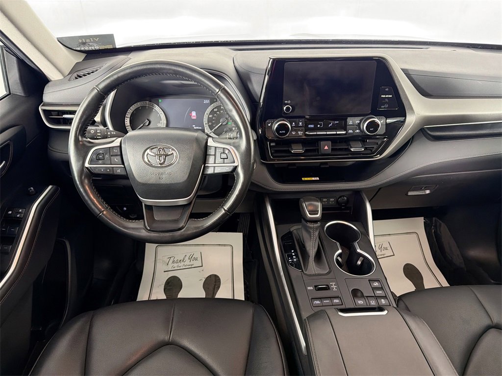 Used 2023 Toyota Highlander L image 19