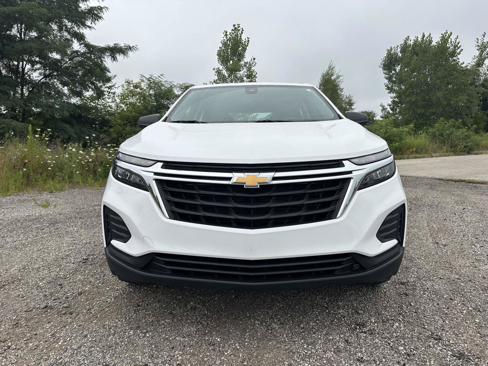 Used 2022 Chevrolet Equinox LS w/ Driver Confidence II Package AWD/4WD image 3