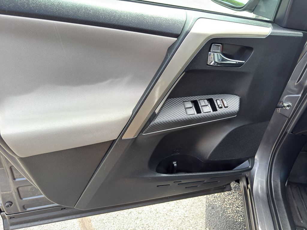 Used 2015 Toyota RAV4 XLE AWD/4WD image 13