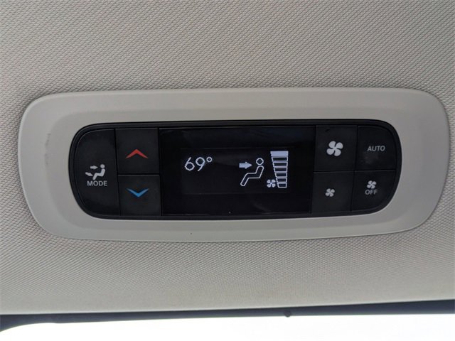 Certified 2024 Chrysler Pacifica Select image 18