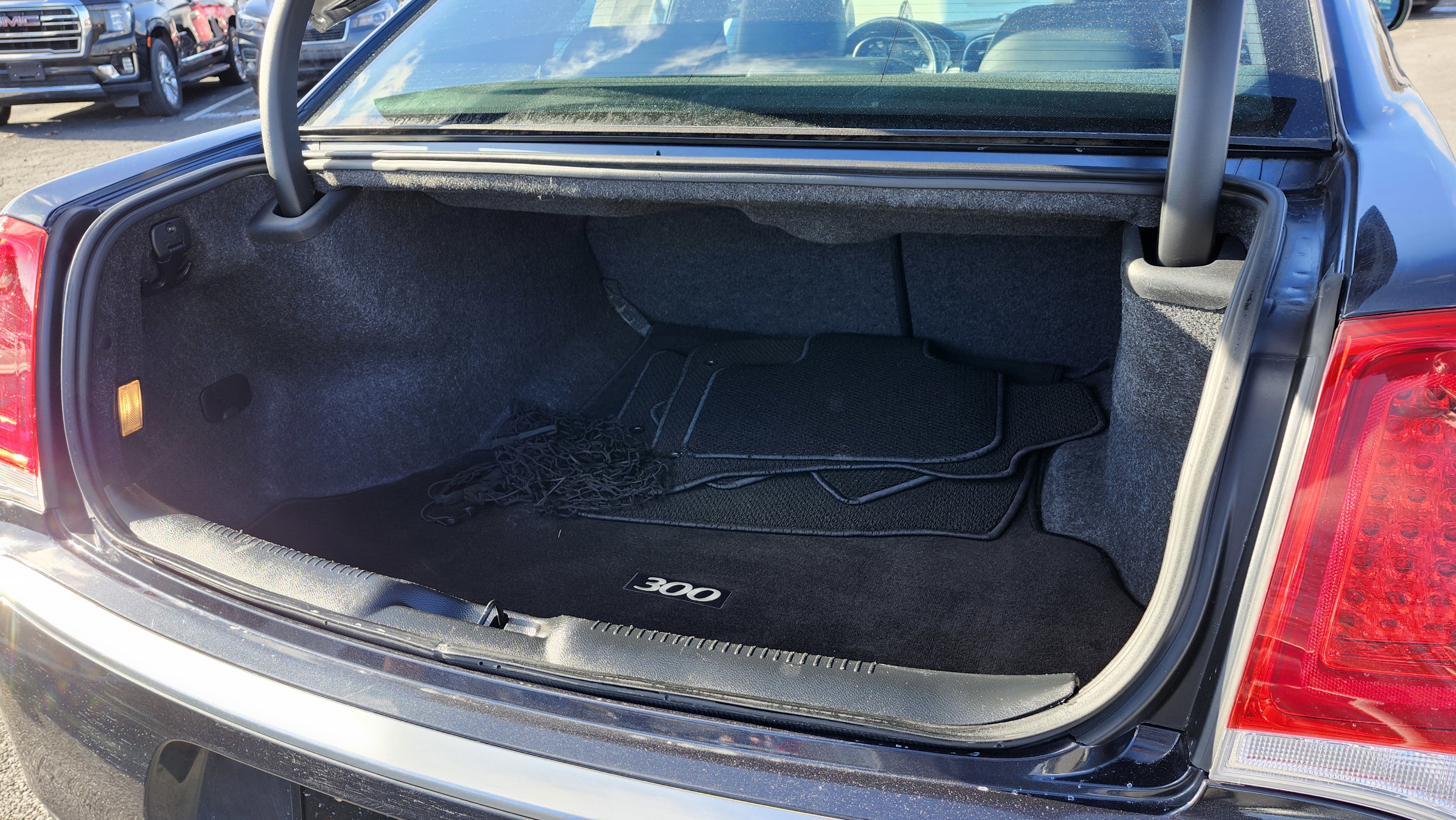 Used 2016 Chrysler 300 C Platinum image 18