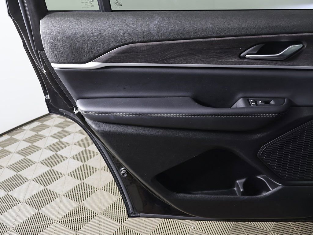 Used 2023 Jeep Grand Cherokee L Limited image 26