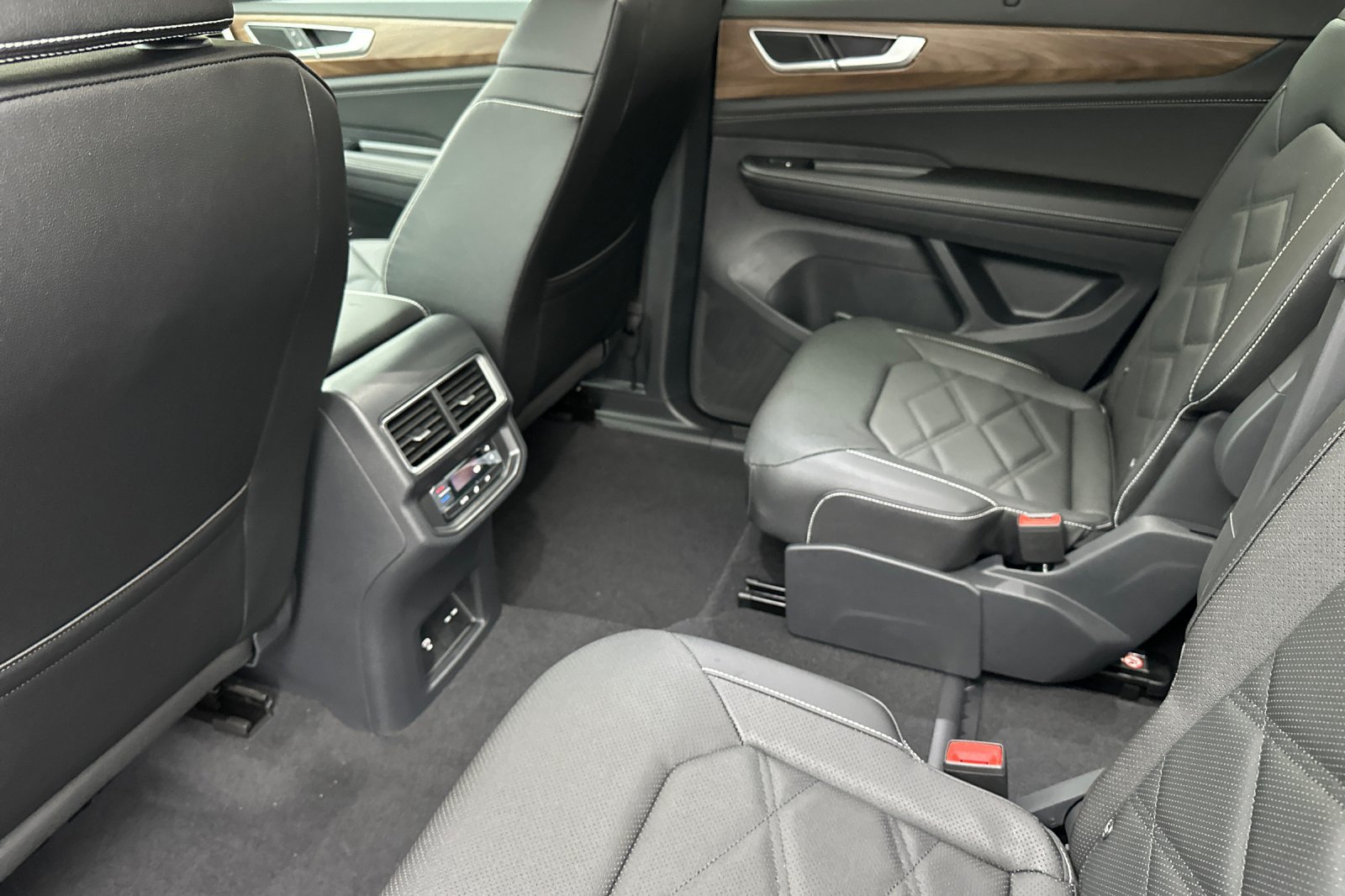 New 2026 Volkswagen Atlas SE FWD image 12