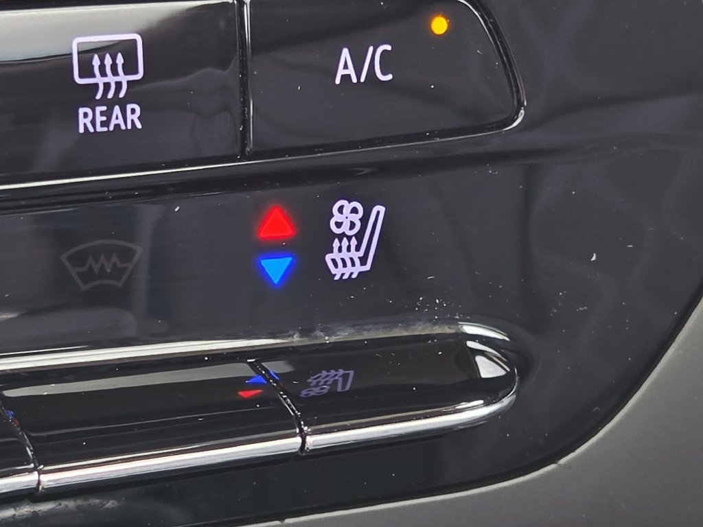Used 2023 Buick Envision Avenir FWD image 22