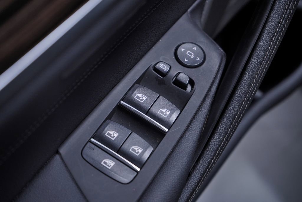 Used 2023 BMW 530e 530e iPerformance w/ Premium Package image 17