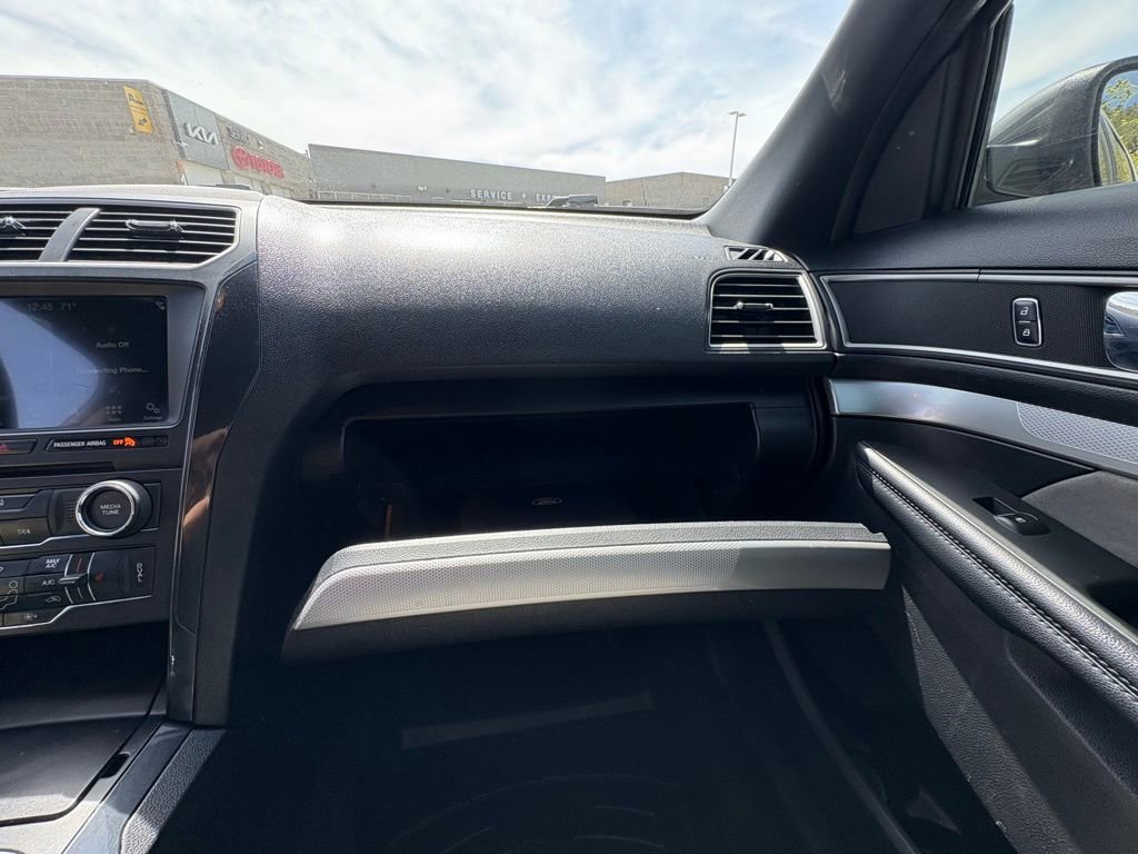 Used 2017 Ford Explorer XLT w/ Equipment Group 202A image 24