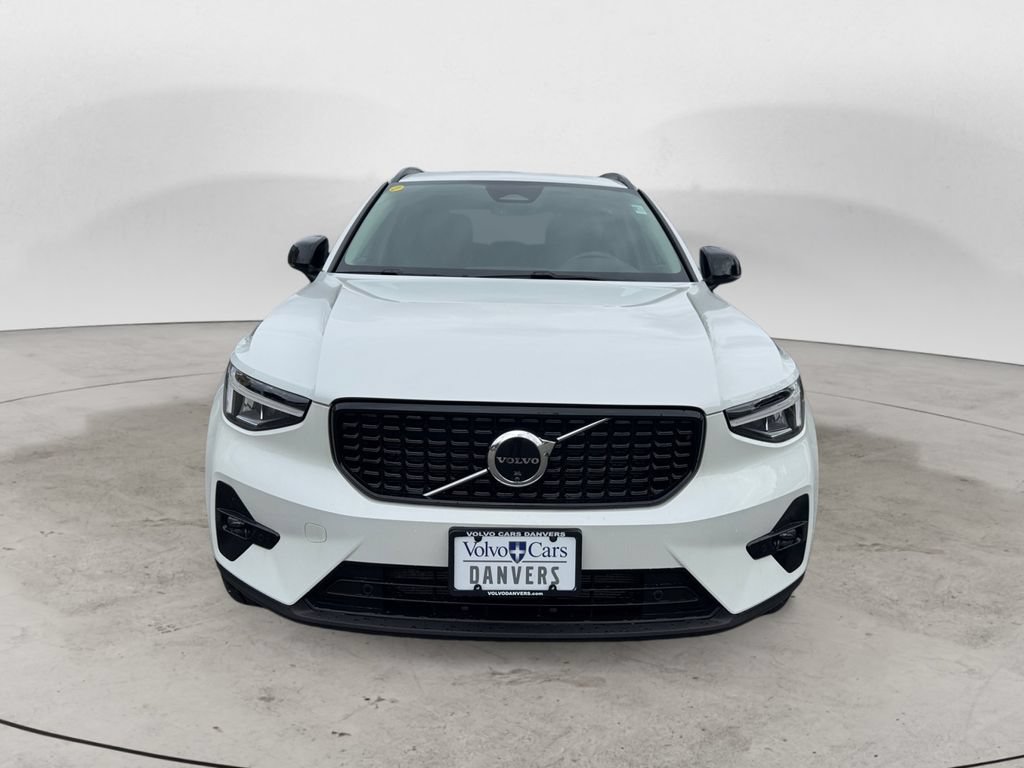 Certified 2025 Volvo XC40 B5 Plus AWD/4WD image 30