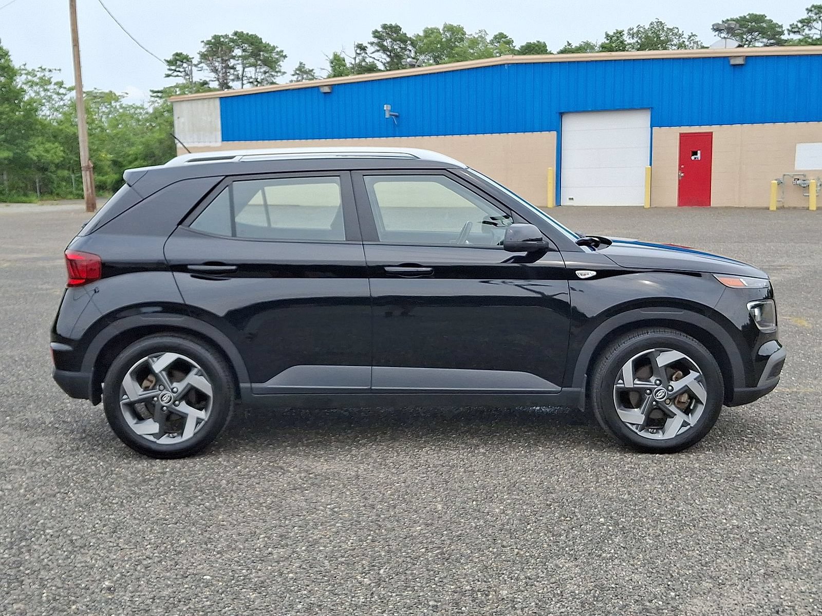 Used 2023 Hyundai Venue SEL FWD image 31