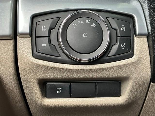 Used 2018 Ford Explorer Limited w/ Equipment Group 301A FWD image 9