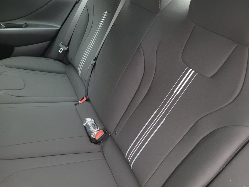 New 2025 Hyundai Elantra SEL FWD image 18